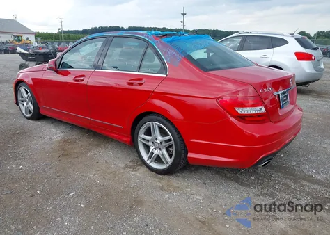 2013 Mercedes-Benz C 300 Sport 4Matic из США, поврежденный, VIN WDDGF8AB0DG109251